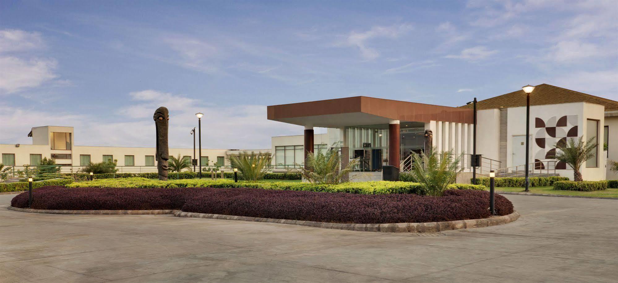 Four Points By Sheraton New Delhi, Airport Highway Exterior foto